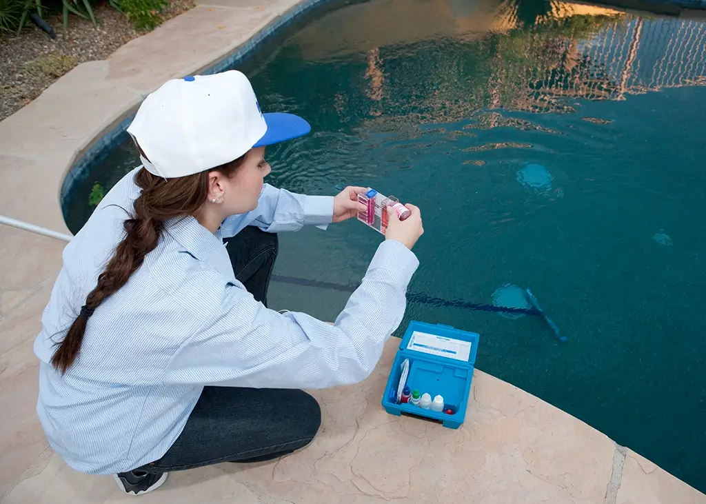 Patio Pools Pool Cleaning Woman Providing Pool Cleaning Service Tucson AZ Patio Pools Pool Cleaning Woman Providing Pool Cleaning Service Tucson AZ